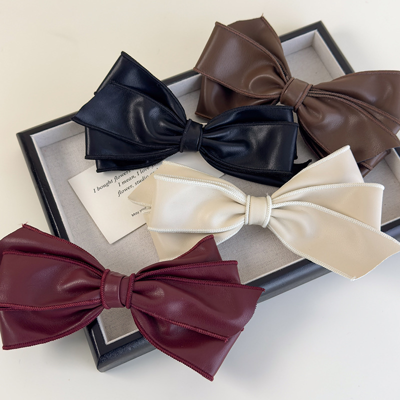 Barrette à Nœud en Cuir