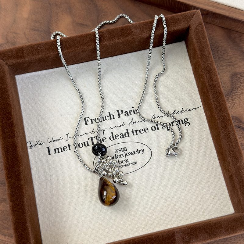 Намисто з Підвіскою у Формі Грона Винограду з Оком Тигра