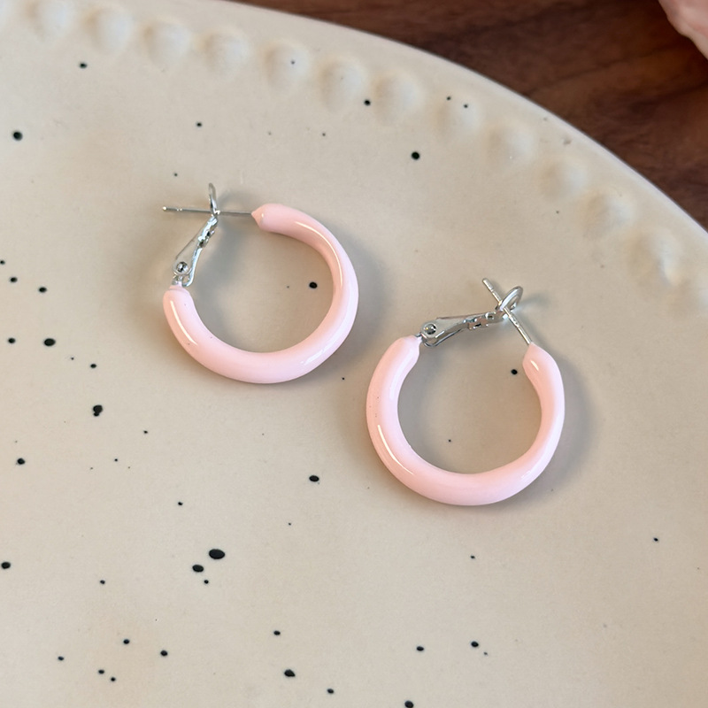 أقراط دائرية هندسية وردية