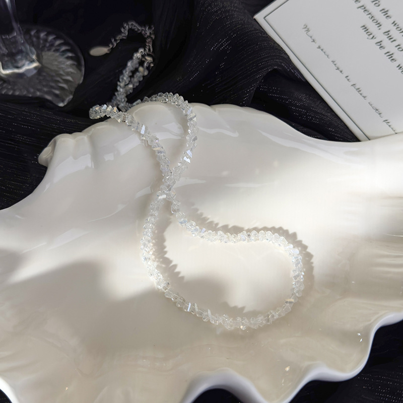 Colar de Cristal Triangular Geométrico