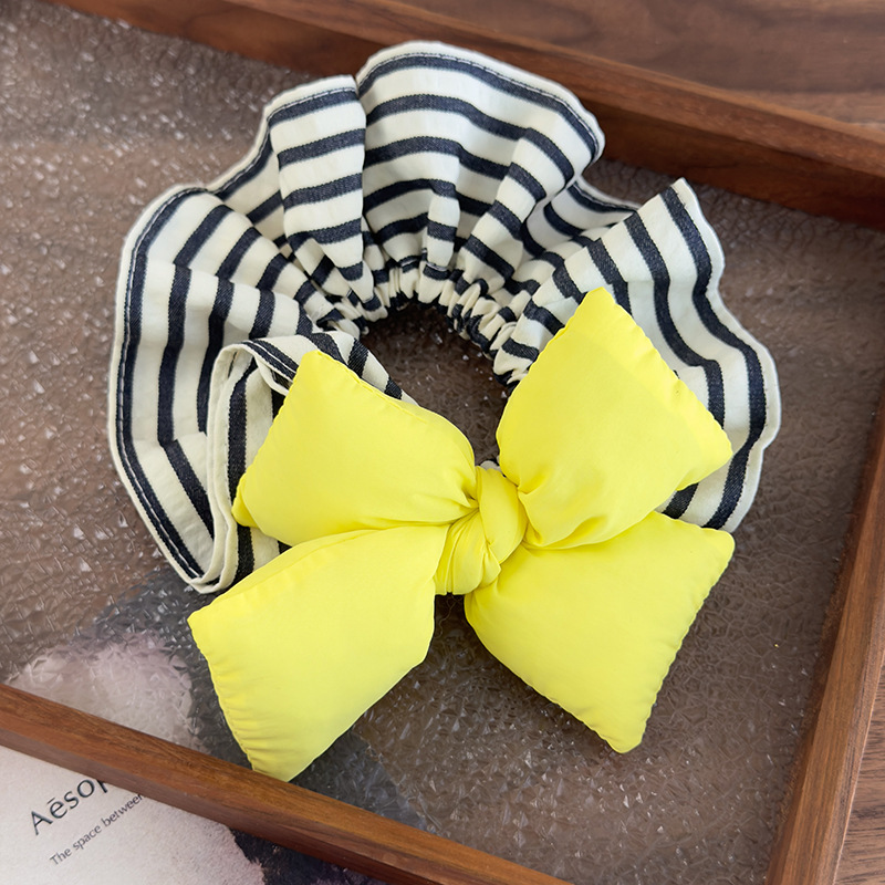 リボンストライプスクランチーヘアタイ