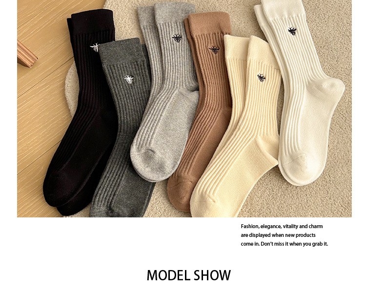 Meias Mid-Calf Bordadas com Abelha