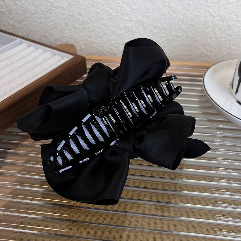 Agrafă de Păr Shark cu Aplică Mare din Satin