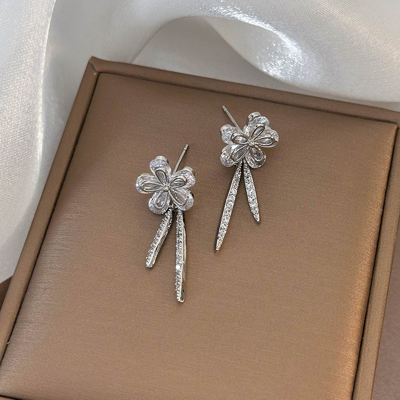 Сережки з Квіткою Цирконію