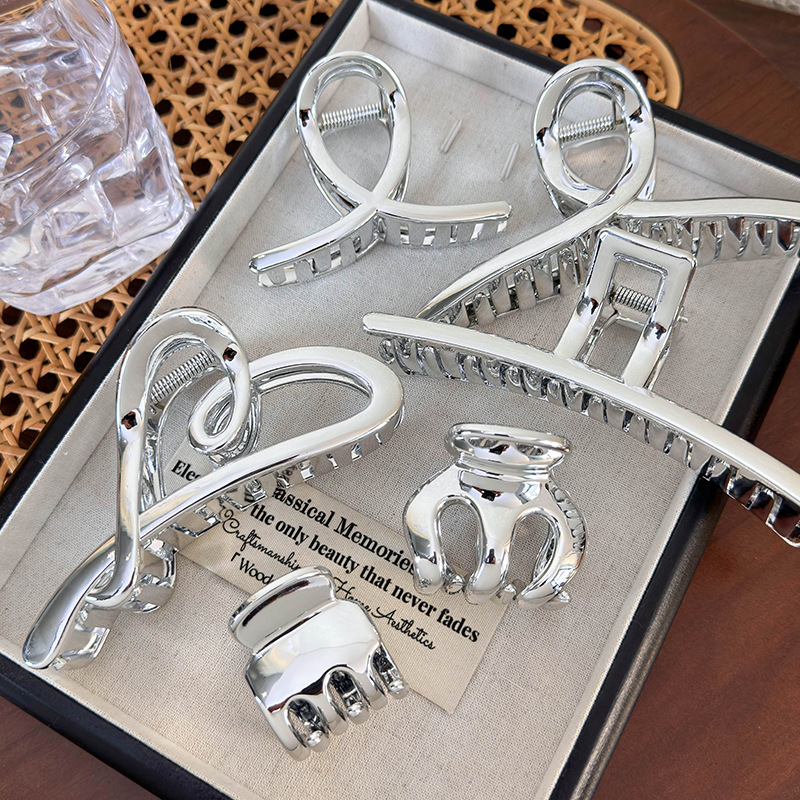 Agravă Metalică Argintie cu Inimă