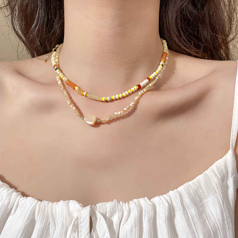 Намисто зі скляних намистин та мушлі