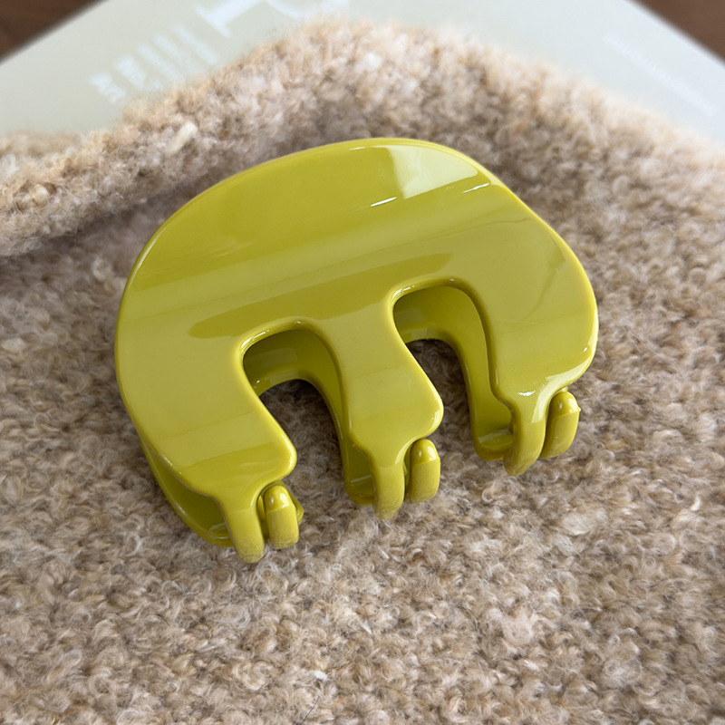 Agrafă de păr în formă de M