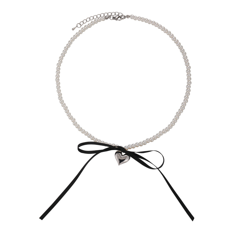 Намисто-чокер перлове з серцем і бантом
