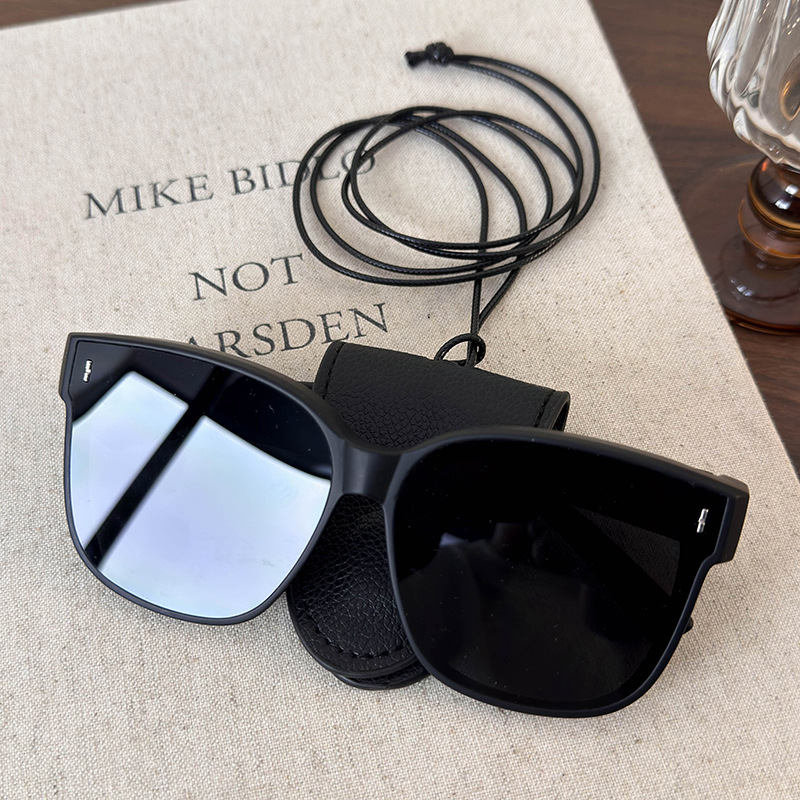 Намисто з підвіскою Multi-Clip зі штучної шкіри