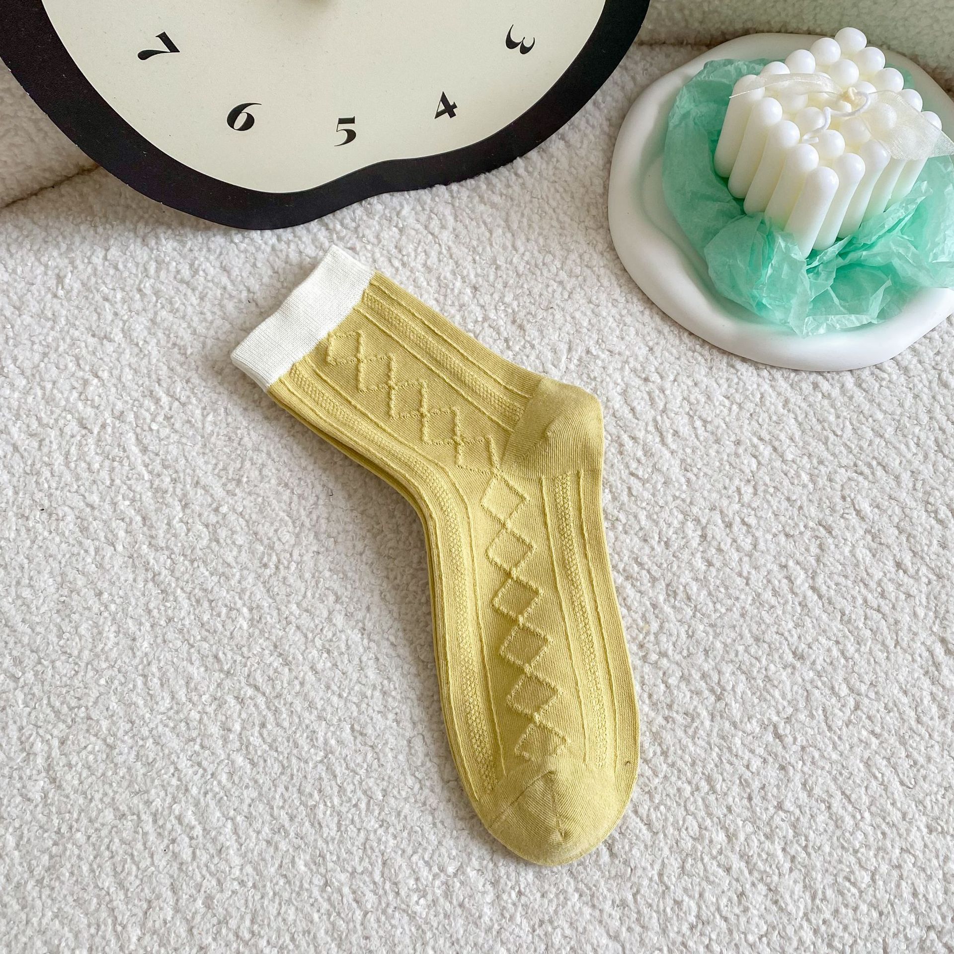 Meias Mid-Calf Argyle com Color-Blocking