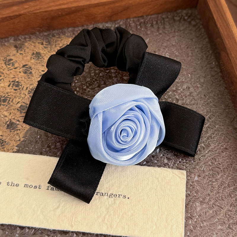 Tüll-Scrunchie mit Rosenschleife