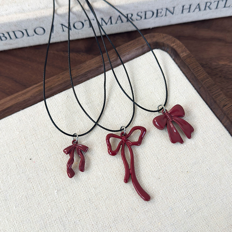 Намисто з Червоним Бантом