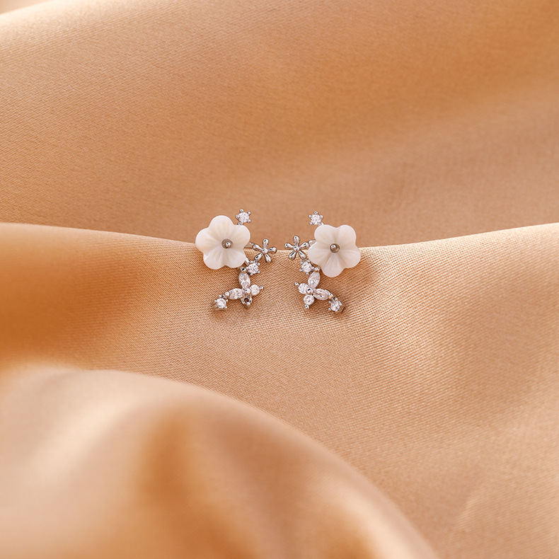 플로럴 이어 스터드