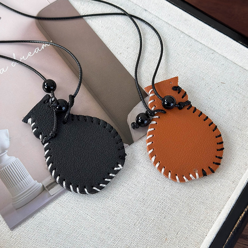 Leder Halskette mit Vasen-Anhänger