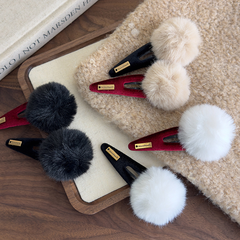 Γεωμετρικά Τριγωνικά Κλιπ Μαλλιών με Γούνα Πον-Πον