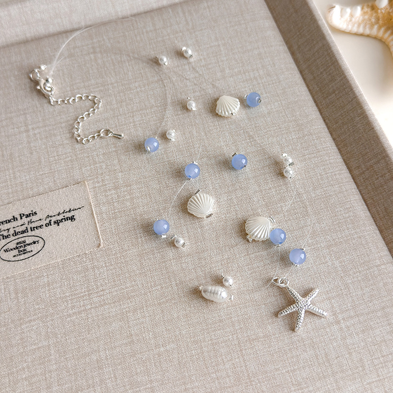 Блакитне намисто з мушлями та намистинами
