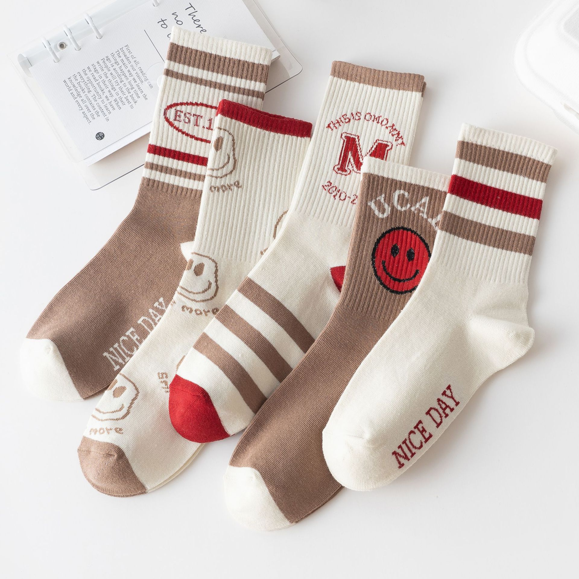 Meias Mid-Calf com Carinhas Sorridentes