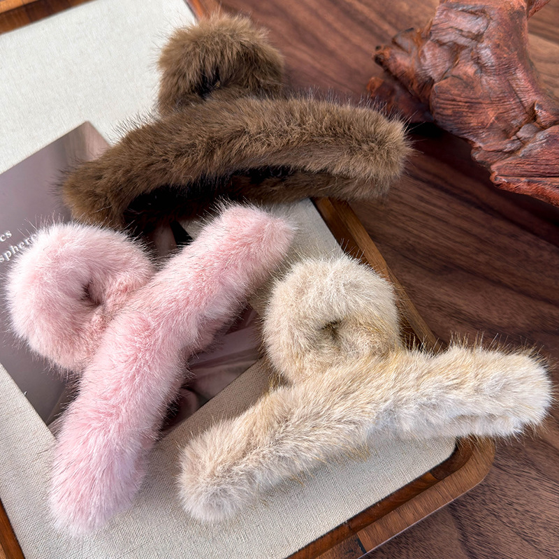 Pluszowy Spinacz do Włosów w Odcieniach Karmelu