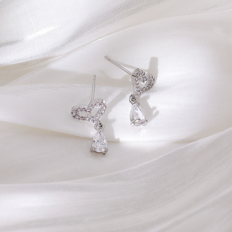 Σκουλαρίκια ζιρκονία καρδιά με φούντες