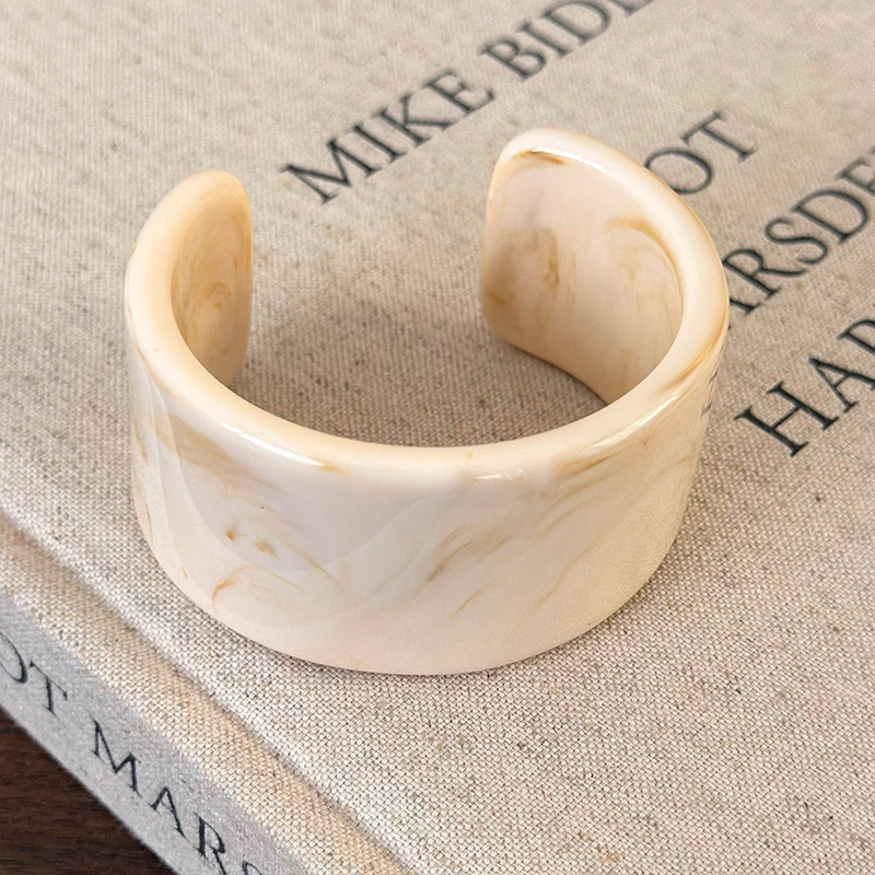 Ακανόνιστο Ευρύ Βραχιόλι Ακρυλικού Ακετάτου