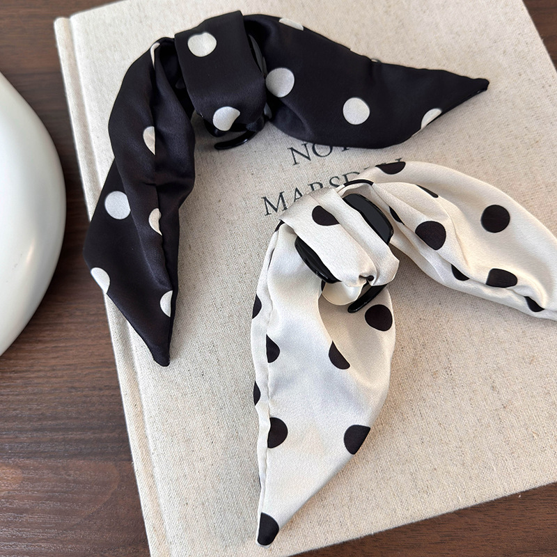 Grampo de Cabelo de Bolinhas com Laço