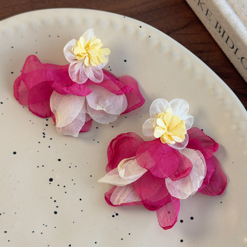 أقراط زهور تول وردية