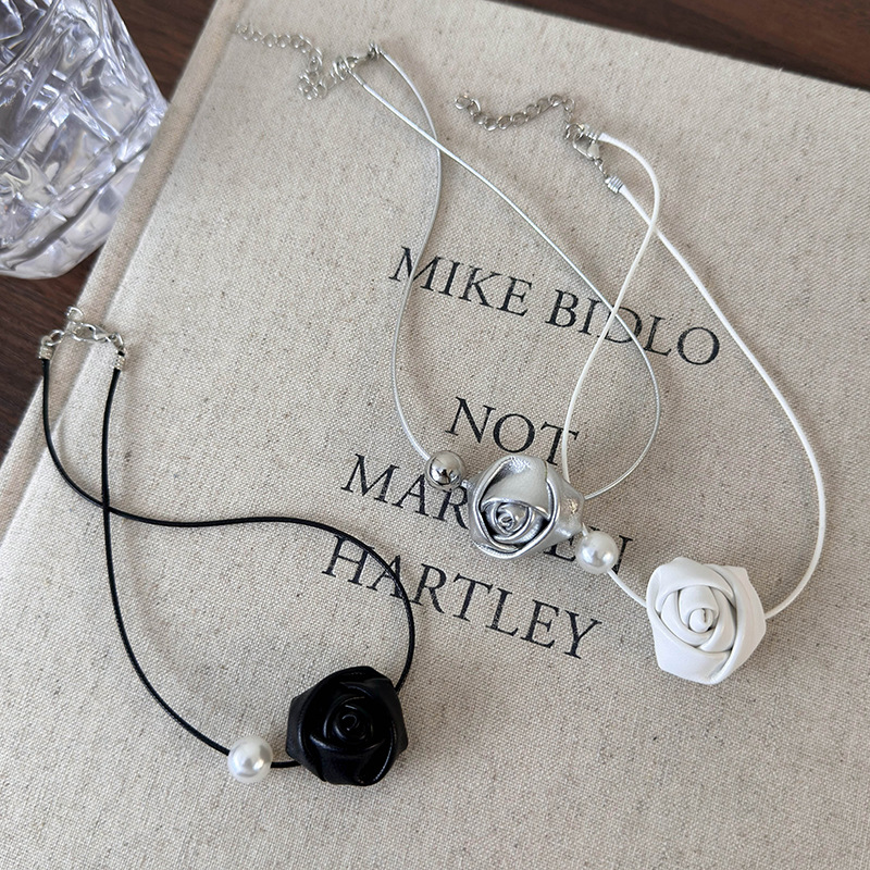 Шкіряний Намисто Чокер з Трояндою та Перлиною