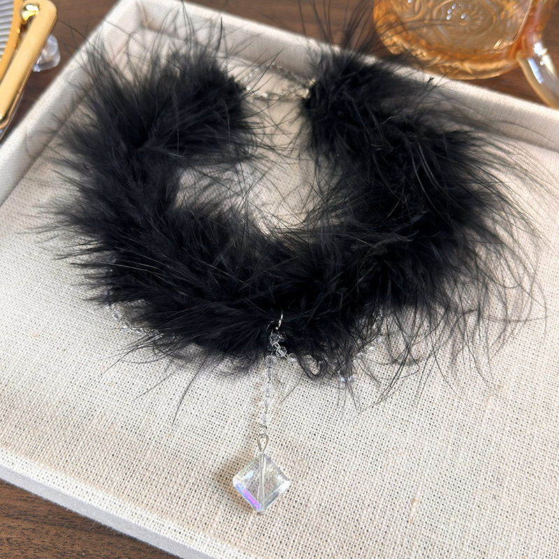Ras de Cou en Plumes avec Cristal