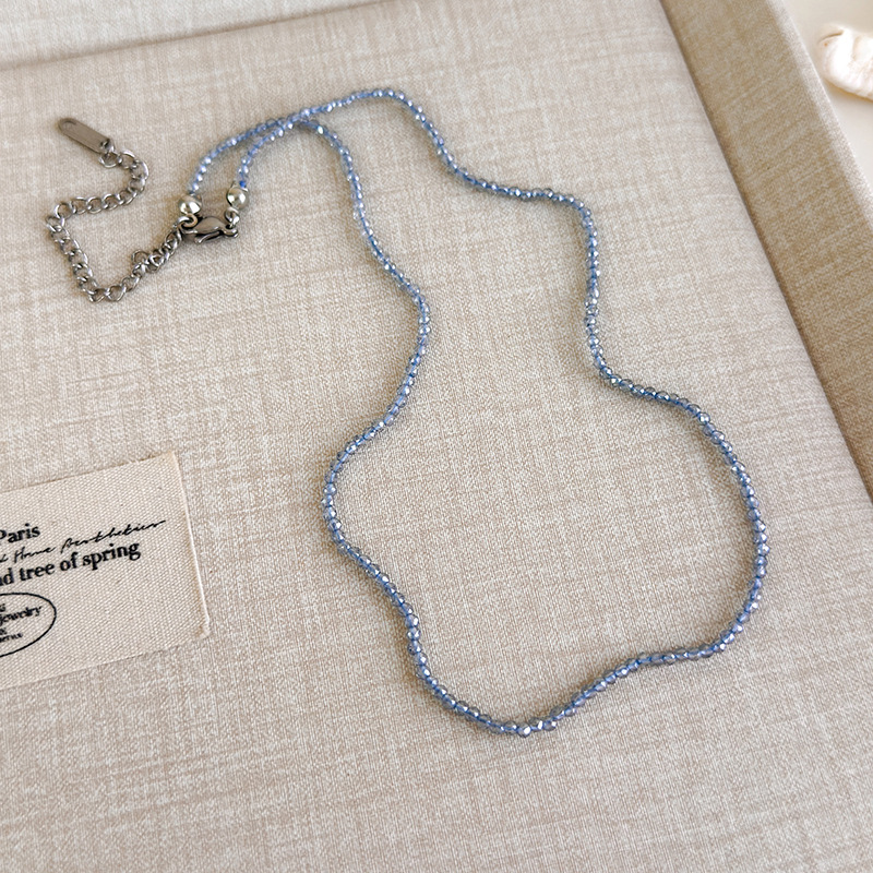 Блакитне намисто з мушлями та намистинами