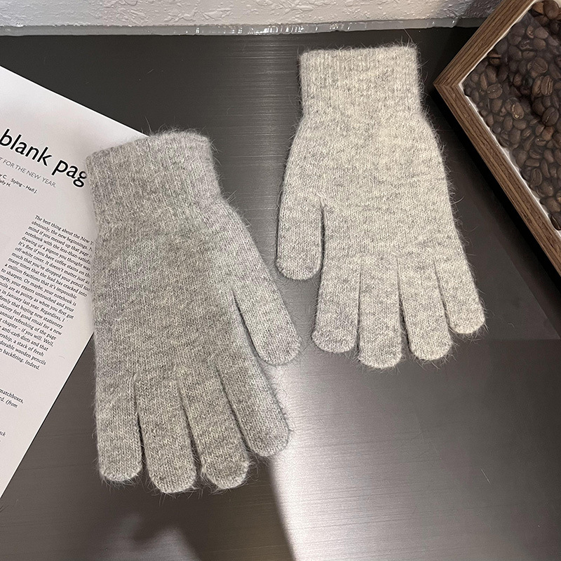 Варежки из кроличьей шерсти