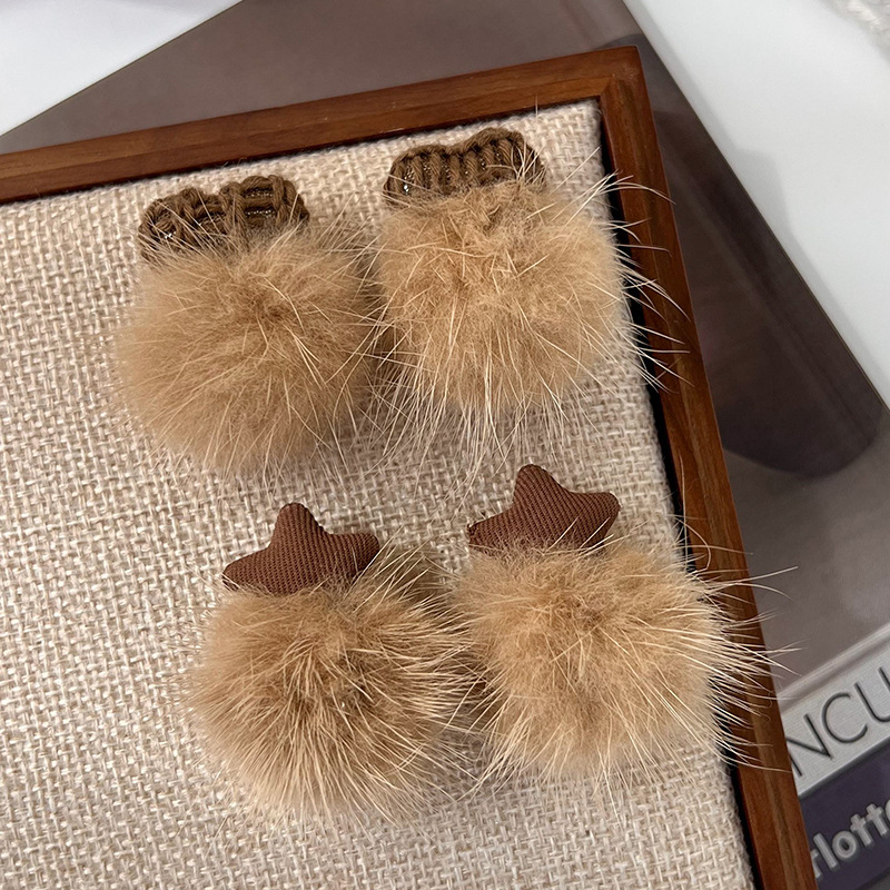 브라운 폼폼 귀걸이