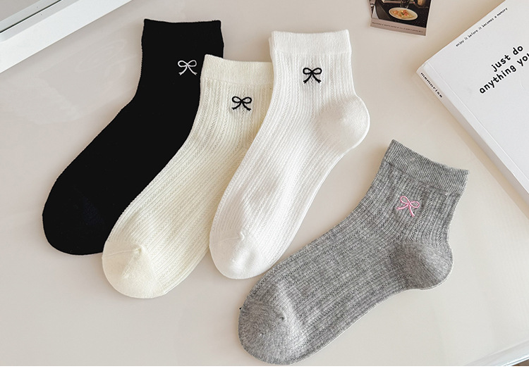 جوارب نسائية صيفية قصيرة بتطريز ربطة