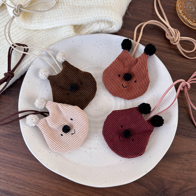 Намисто з кроликом з мультфільму