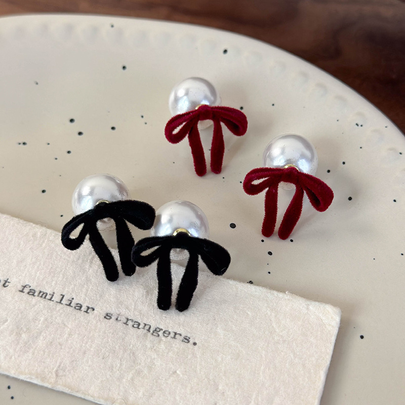 Cercei cu Fundiță și Perlă Flockate