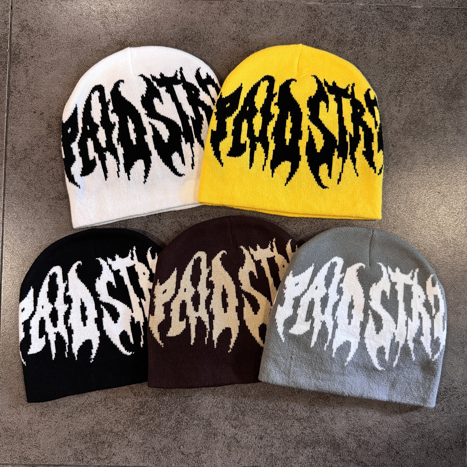 Gorro de Malha Dupla Face com Letras