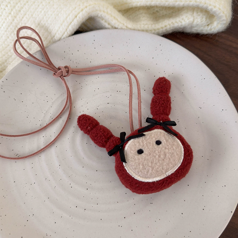 Намисто з кроликом з мультфільму