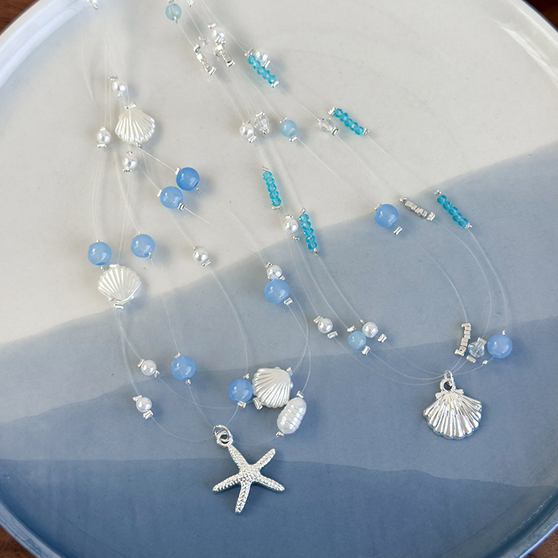 Намисто з блакитними кришталевими намистинами в морській тематиці