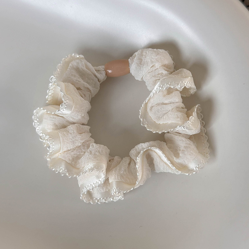 ربطات الشعر المخملية ذات الدانتيل والنقاط