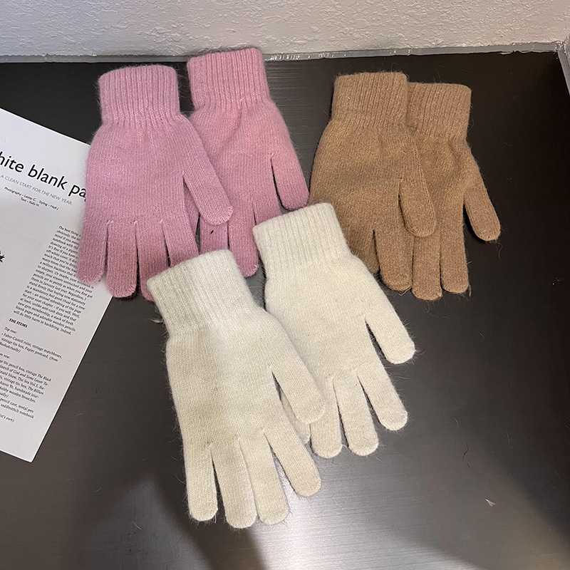 Варежки из кроличьей шерсти