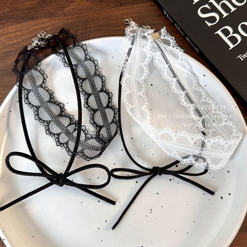 Чорний мереживний чокер з бантом