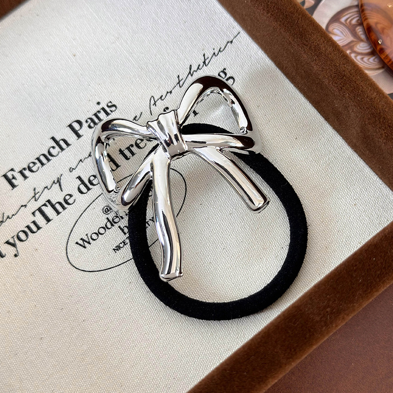 Елегантна гумка для волосся з бантом