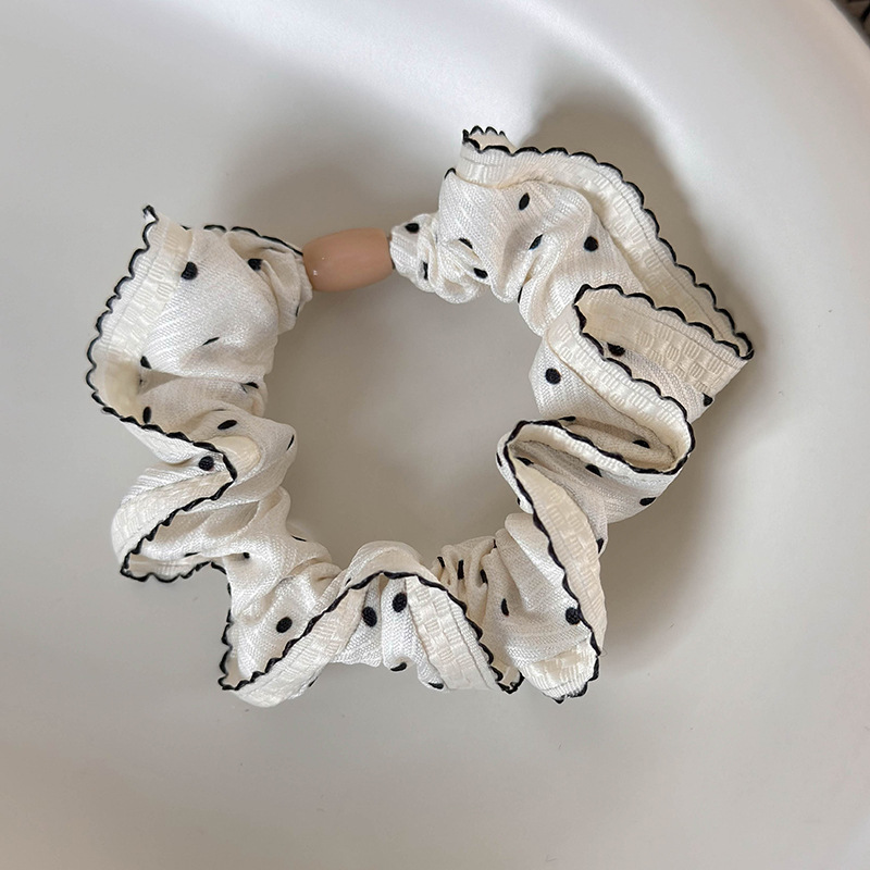 ربطات الشعر المخملية ذات الدانتيل والنقاط