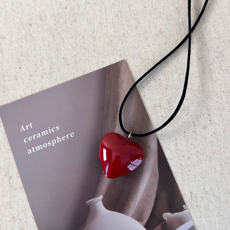 Намисто з Червоним Серцем