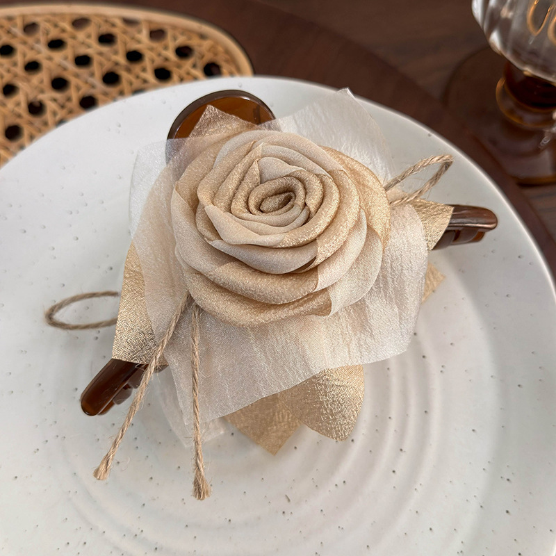 Agra de Păr cu Trandafiri Uscați