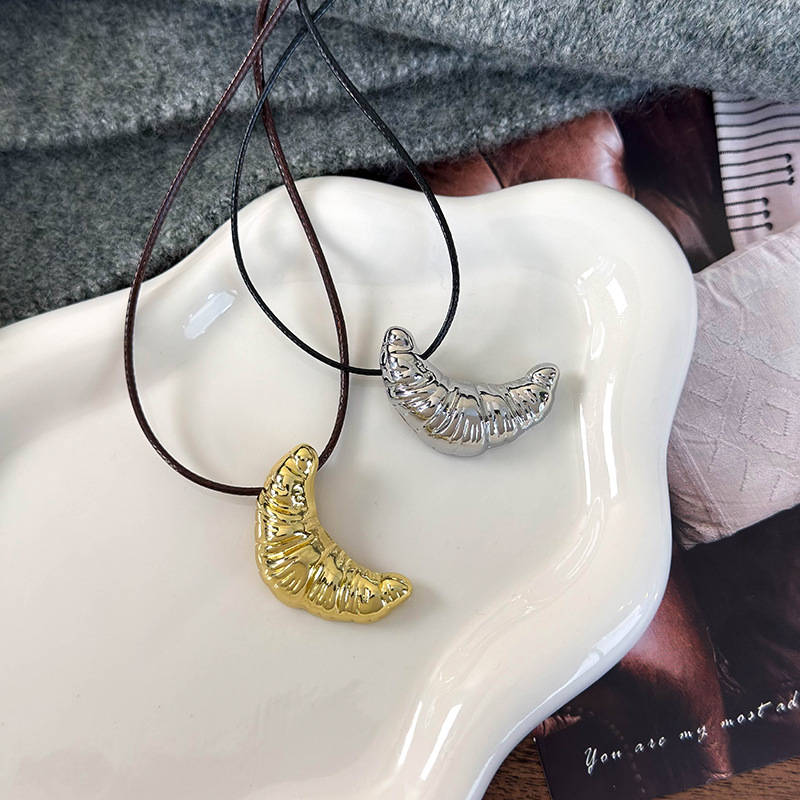 Náhrdelník s Croissant Přívěskem