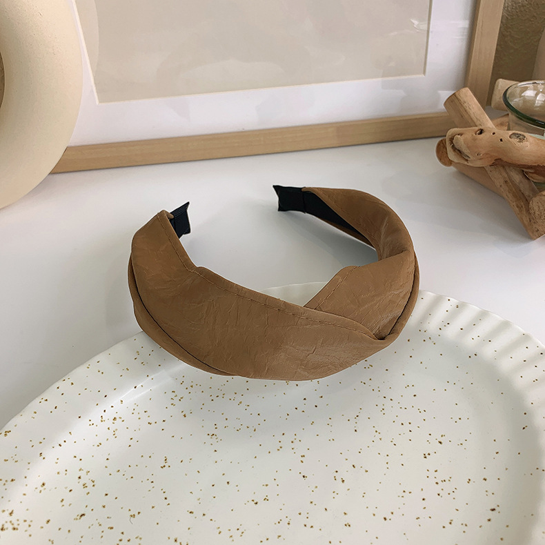 Diadema Cruz Ancha de Cuero PU