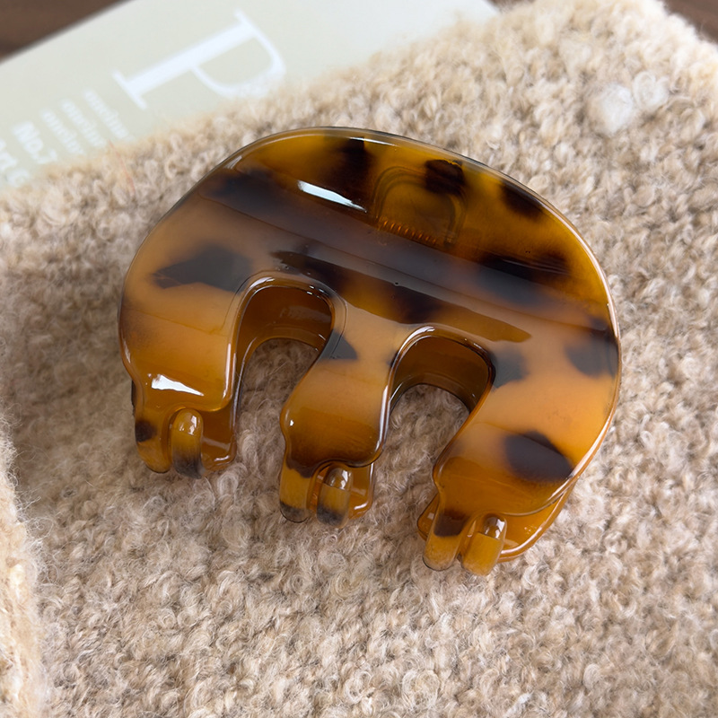 Agrafă de păr în formă de M