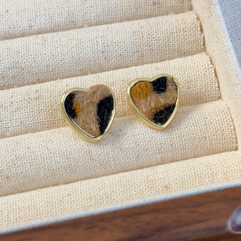 Geometrické Náušnice Srdce s Leopardím Potiskem