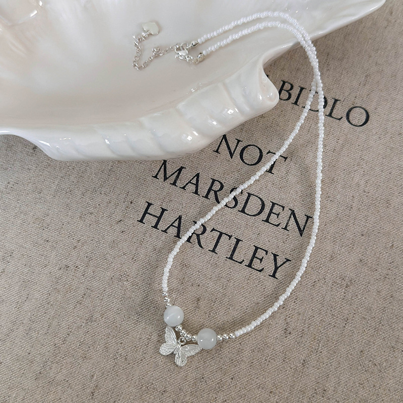 Kalung Kupu-Kupu Manik Putih