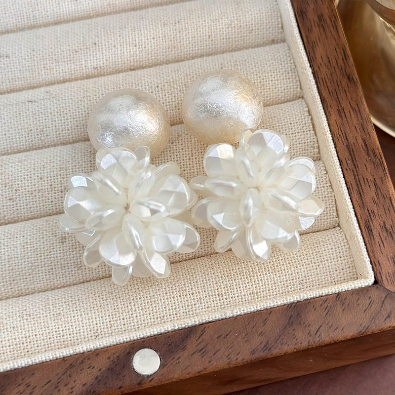 Orecchini con Pendenti a Petali Perlati Strass